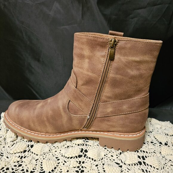 Corkys "Fall in Love Taupe Bootie". Size 10 NIB - Picture 4 of 8